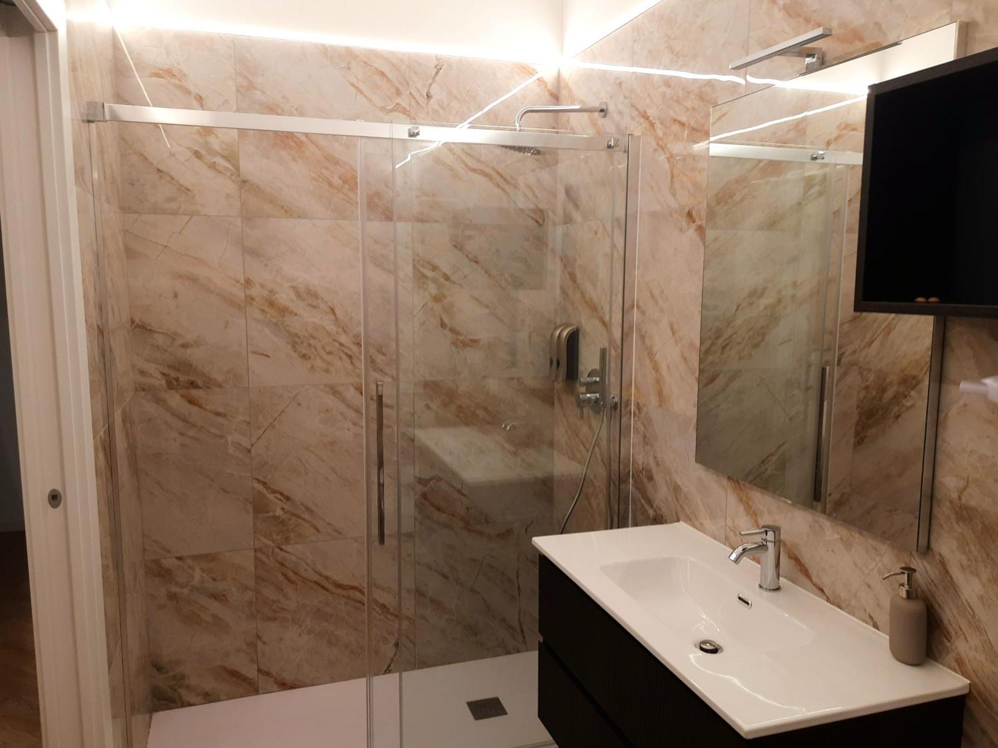Mako Suites - Centro E Stazione Monza Room photo